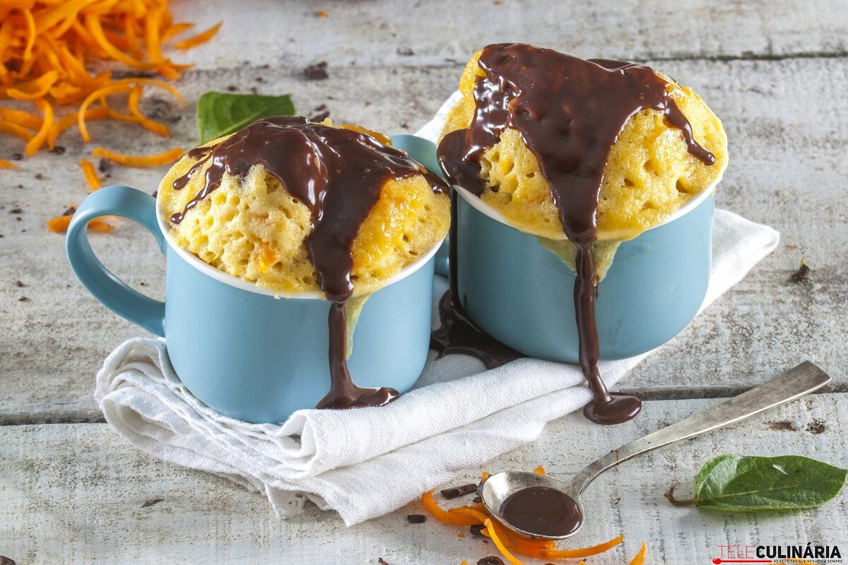 Bolo de cenoura no micro-ondas