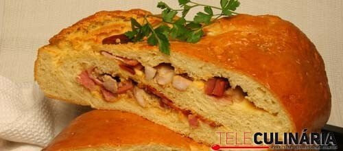 Folar transmontano com entrecosto, presunto e chouriço