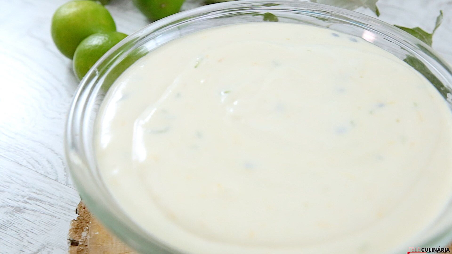 Mousse de maracujá e lima