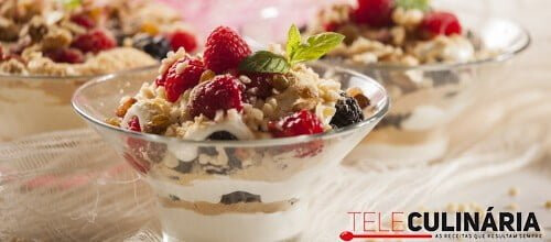 Crocante de bolacha com frutos vermelhos