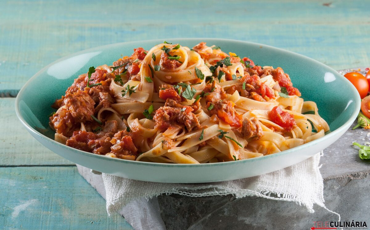 Bolonhesa de atum - receita rápida