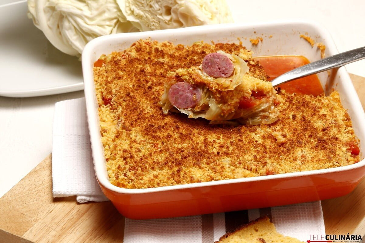 Salsichas em lombardo com broa torrada