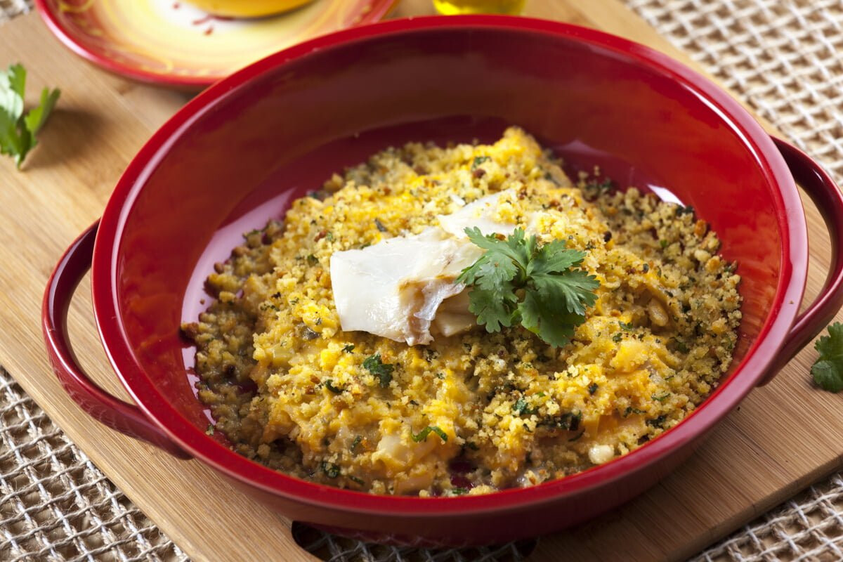Ovos mexidos com bacalhau e broa