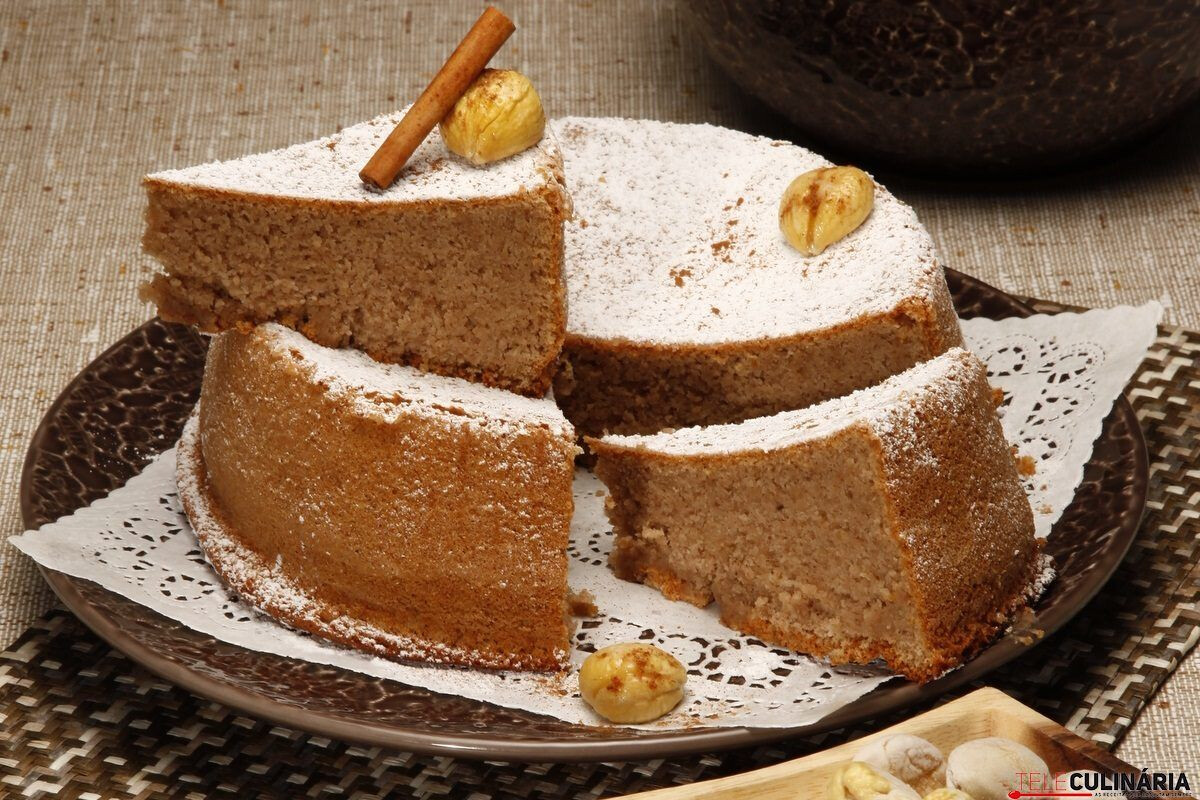 Bolo de castanhas e canela