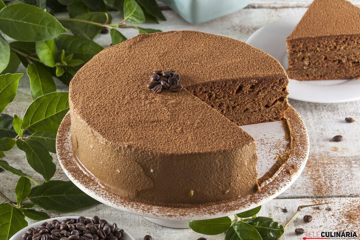Bolo moka com chocolate