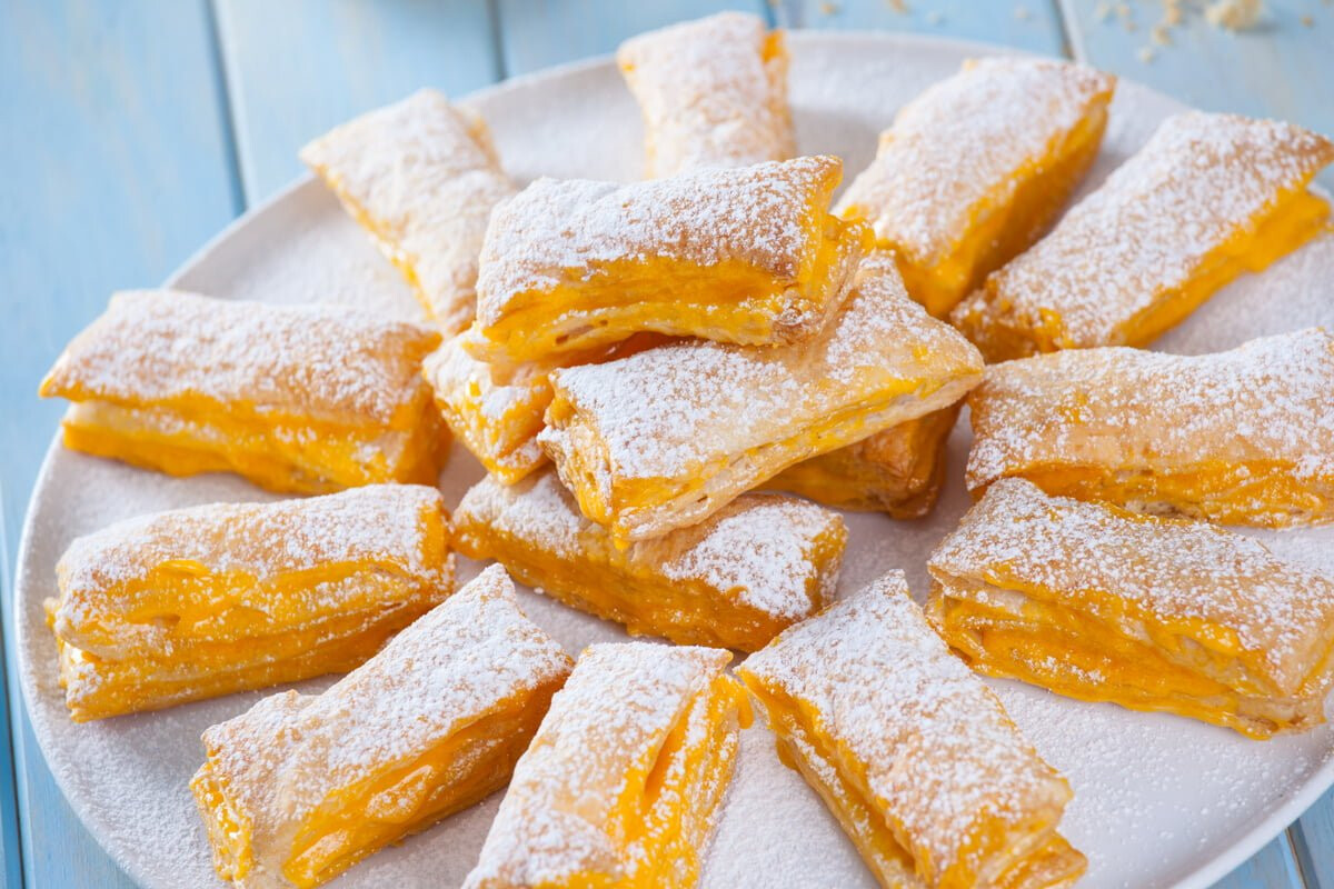 Folhados com doce de ovos