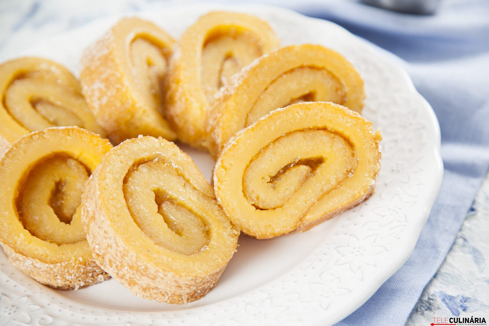 Torta de amêndoa com doce de gila