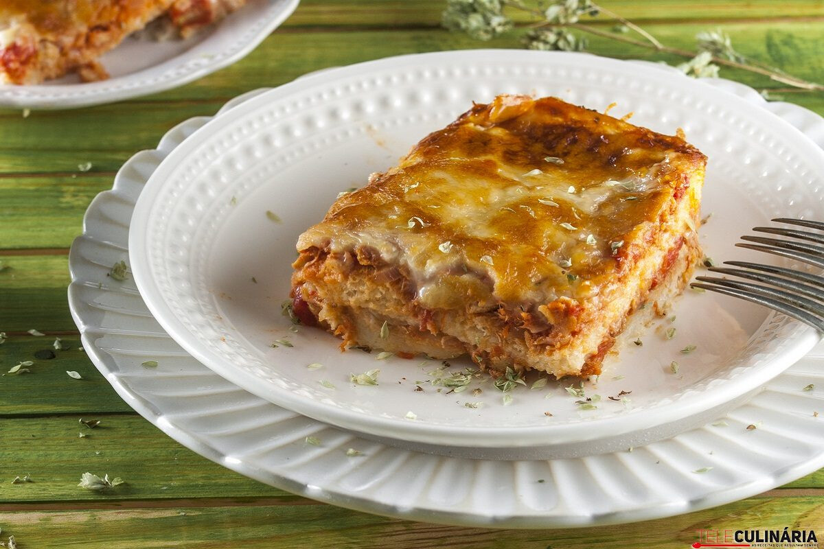 Lasanha de atum com pão