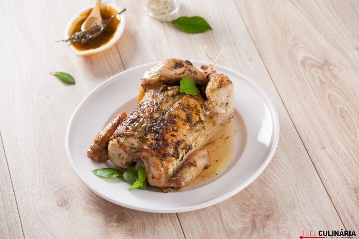 Frango assado inteiro CHAA (14) (Medium)