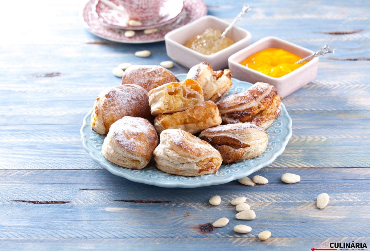 pastéis folhados de ovo com gila