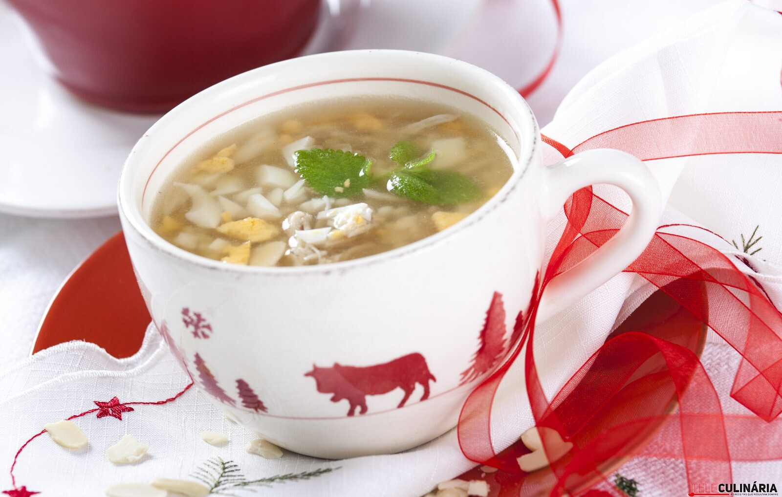 Canja de peru com ovos picados