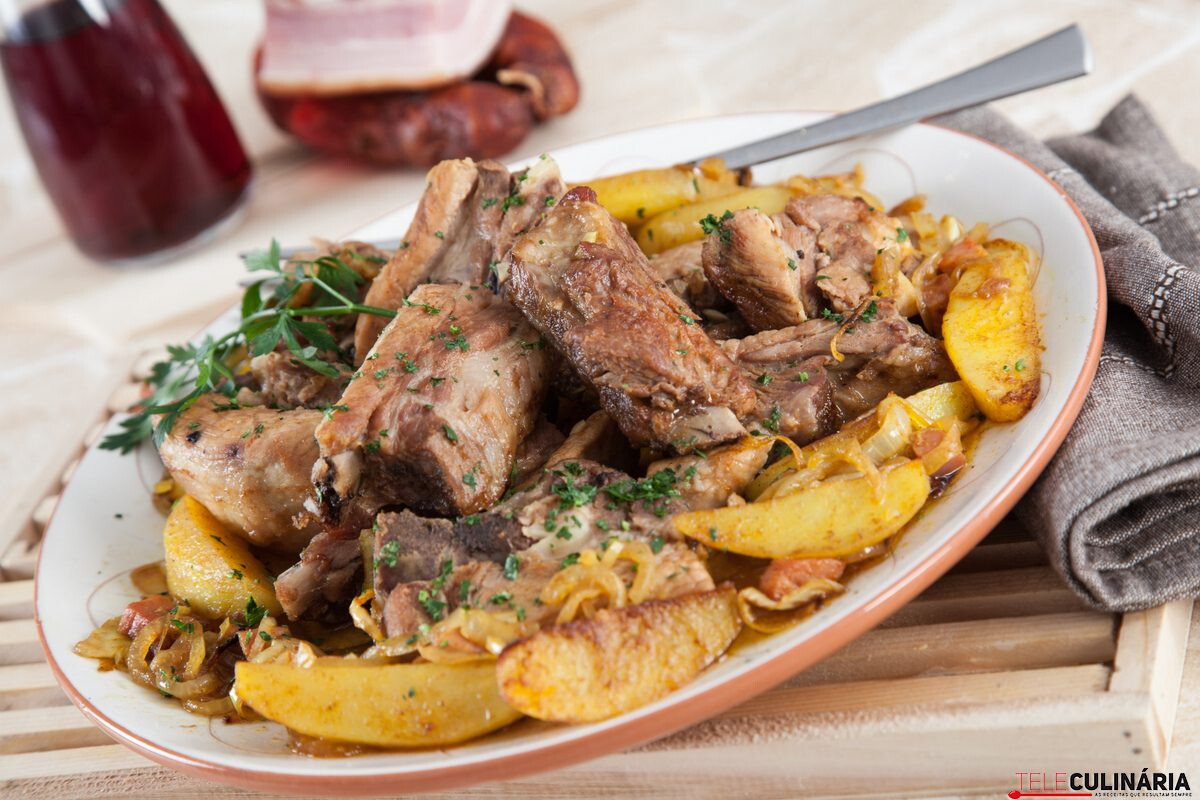 Entrecosto no forno com batata à padeiro
