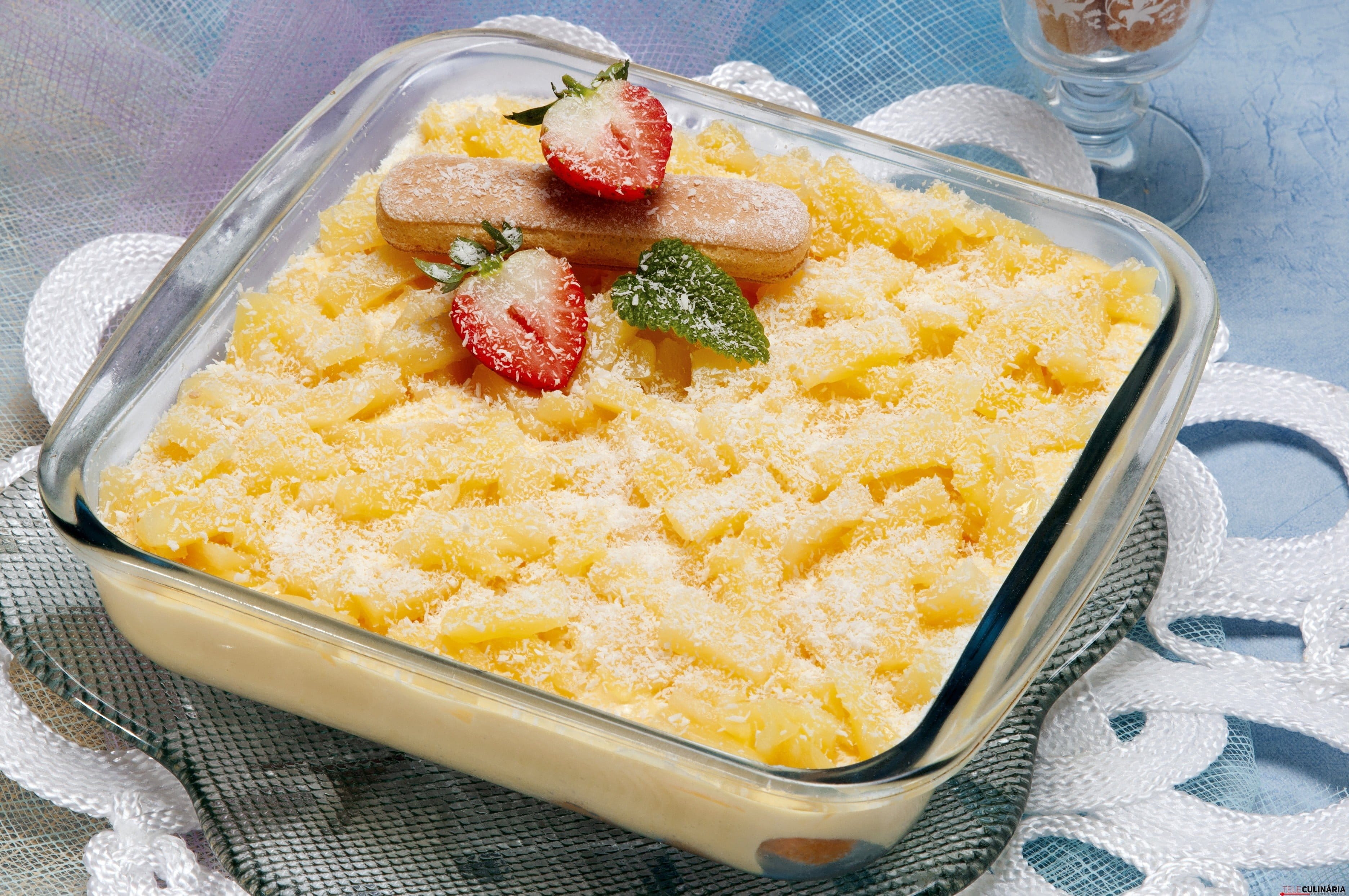 bolo cremoso de ananás