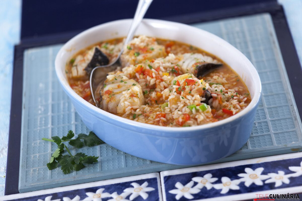 Arroz de bacalhau com tomate e pimentos