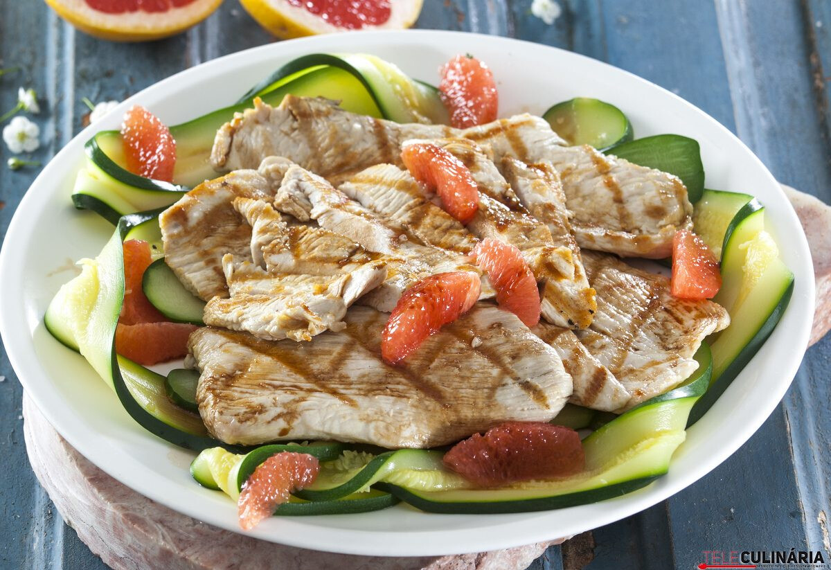 Bifes de peru grelhados com vinagre balsâmico