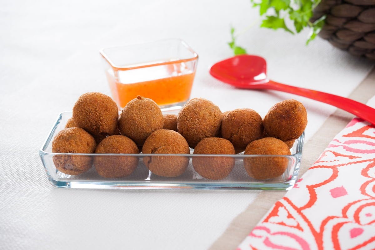 Bolinhos de sapateira com compota de chili