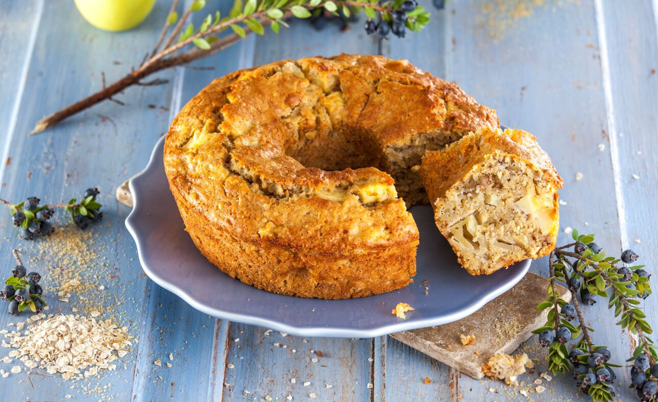Bolo de maçã com aveia e linhaça