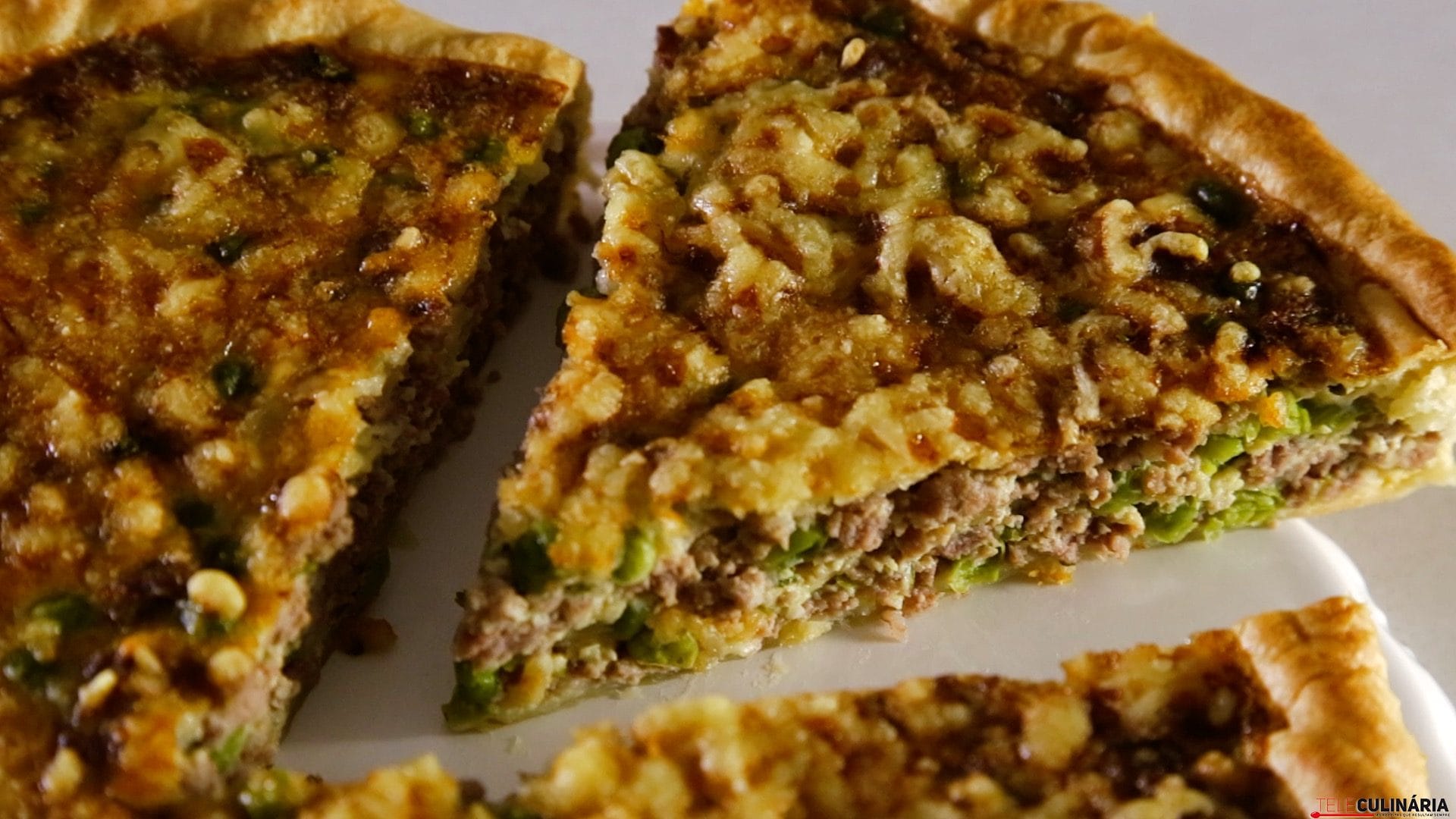 Quiche de carne picada com ervilhas