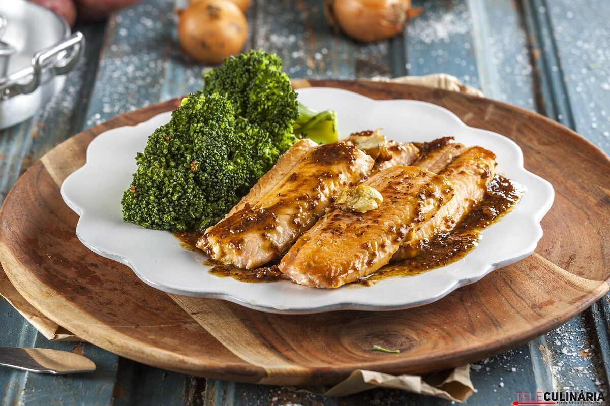 Lombinhos de salmão com mostarda à antiga