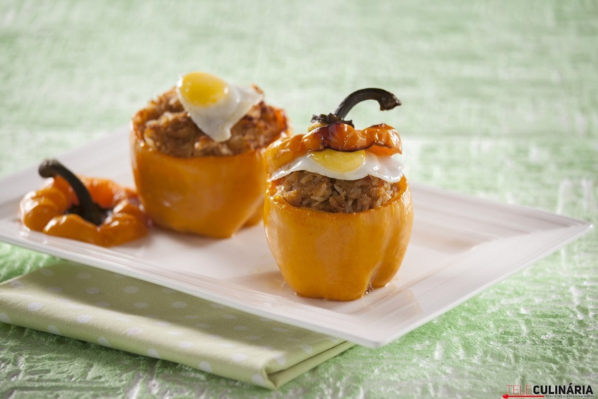 Pimentos Recheados com Alheira e Arroz e Ovos