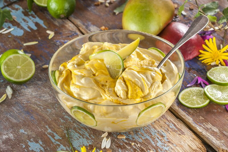 Mousse de manga e lima