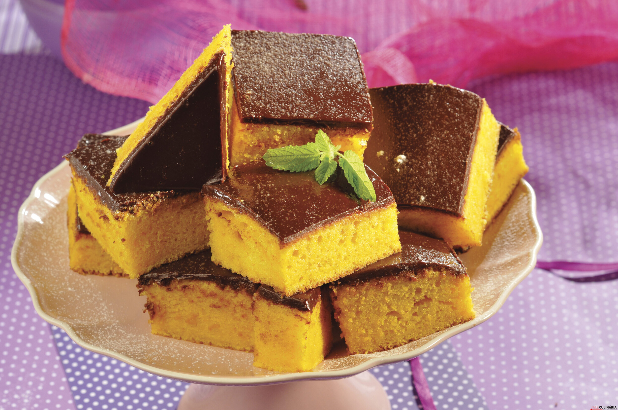 Bolo de cenoura com chocolate