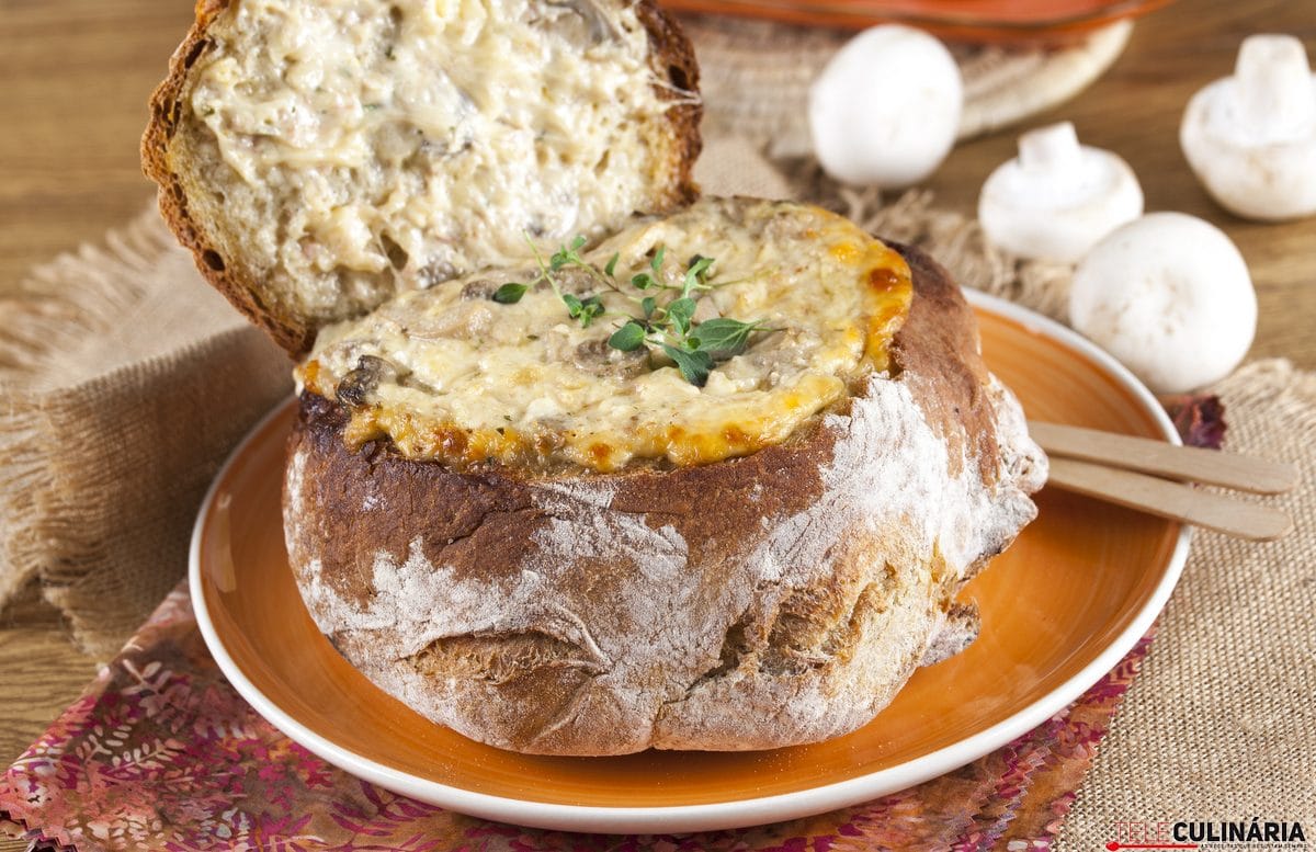 pão recheado no forno