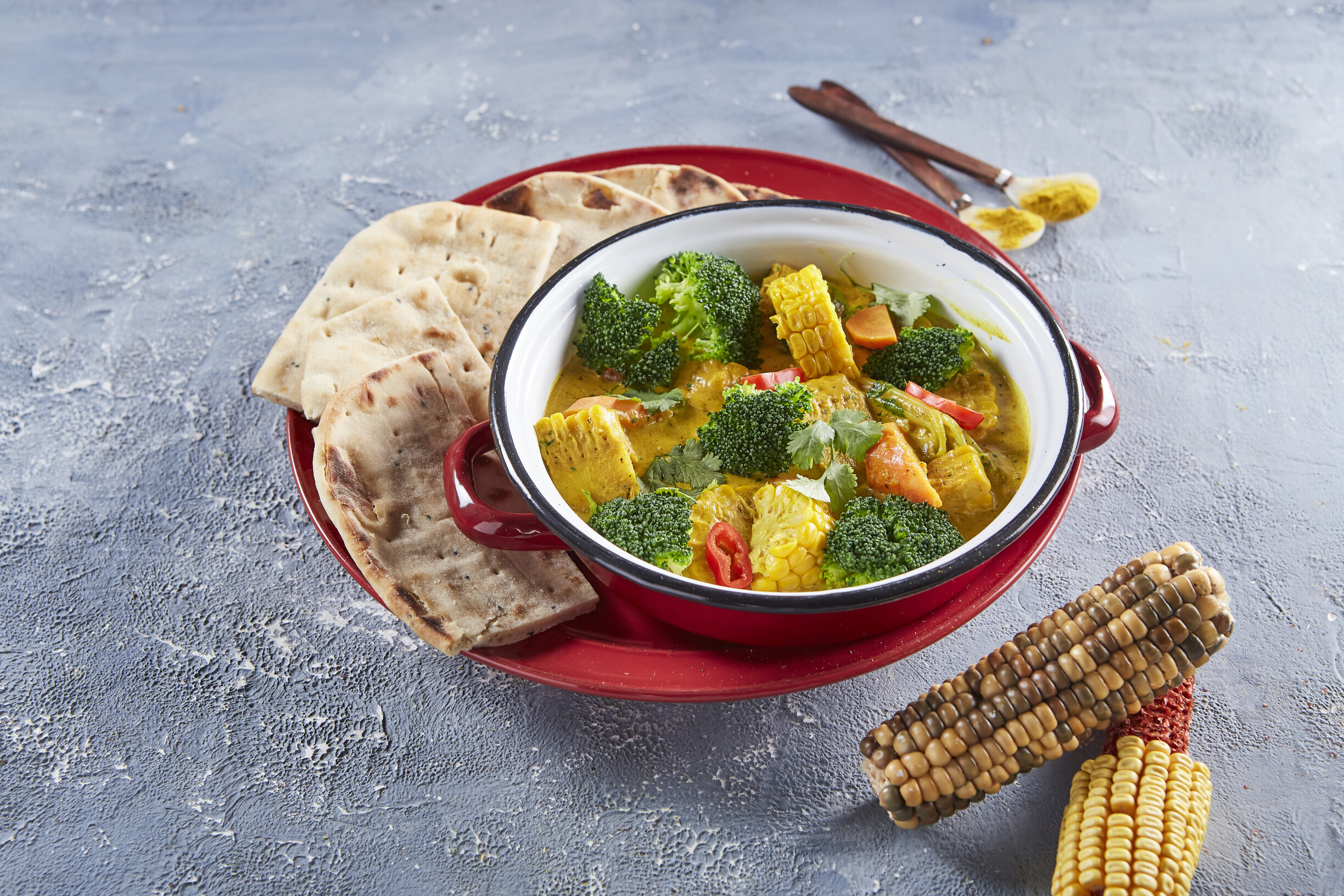 Estufado com pão naan