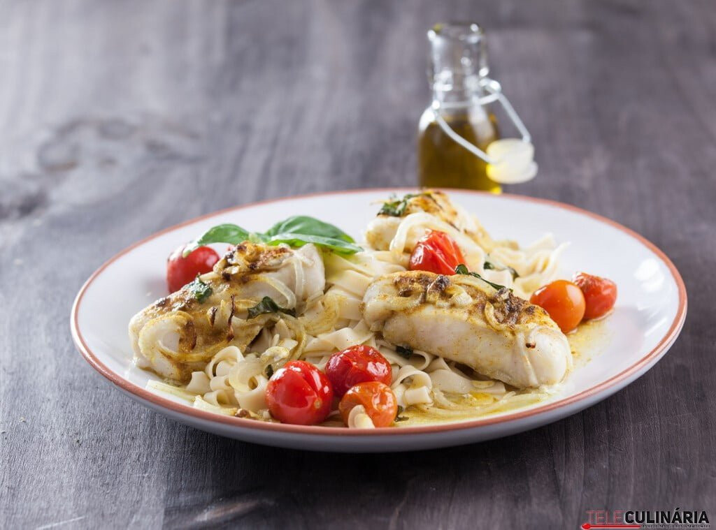 Lombo de Pescada com Caril e Massa Fresca