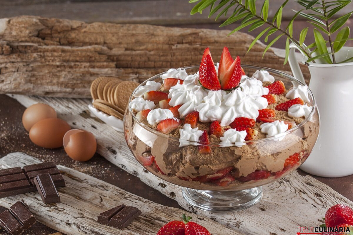 Cassata de bolacha com morangos