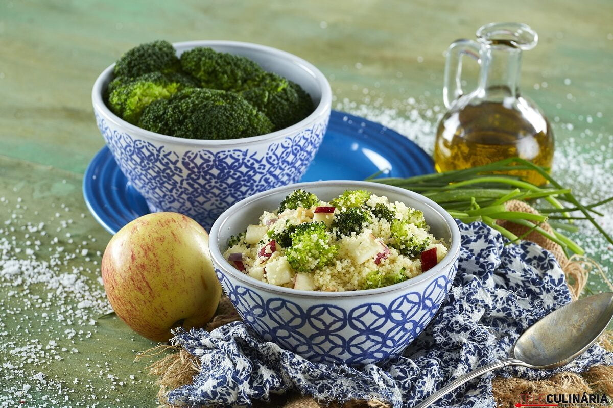 Cuscuz de brócolos, nozes e maçã