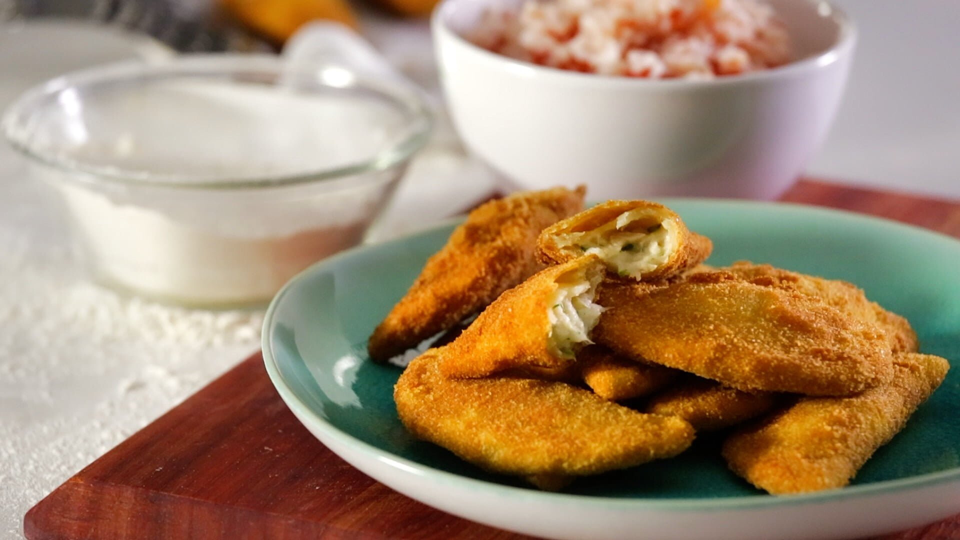 Rissóis de peixe com arroz de tomate