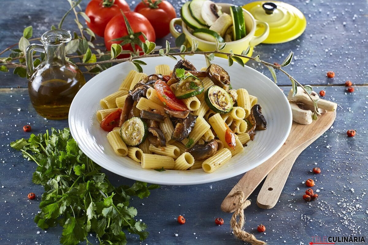 Massa com legumes grelhados