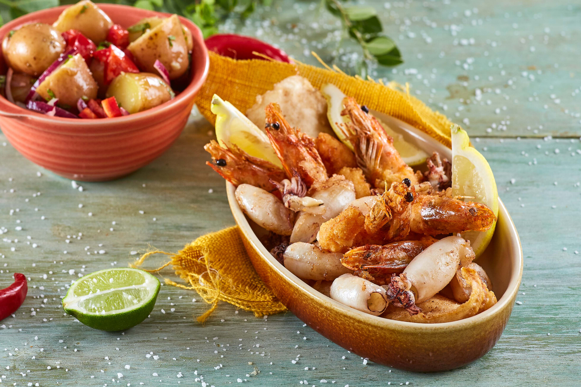 Fritada de peixe com salada de batata