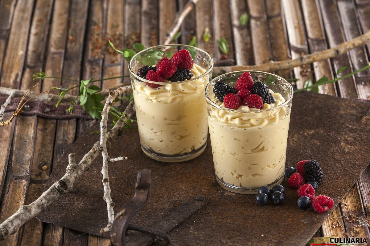 Creme mousseline com frutos vermelhos
