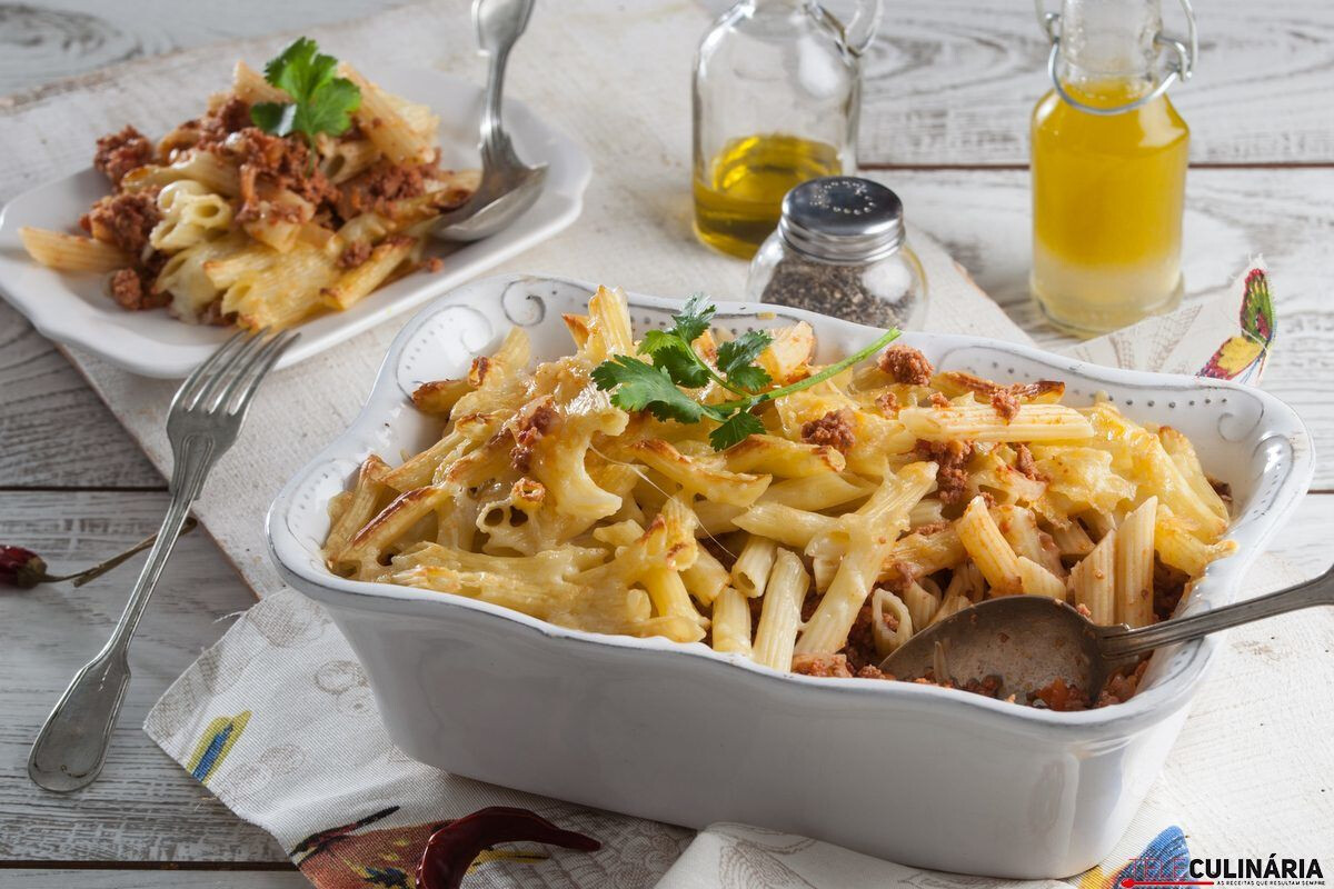 Massa no forno com carne picada