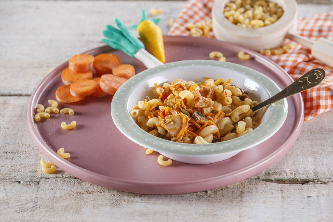 Cotovelinhos de frango e legumes (bebé a partir dos 14 meses)