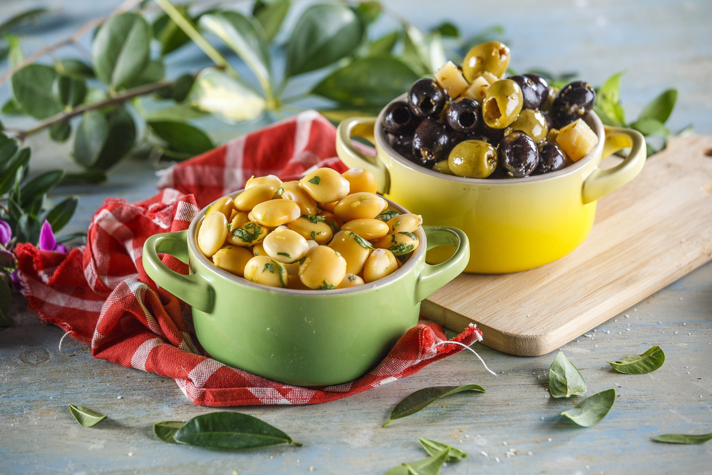 Petisco de tremoços e azeitonas