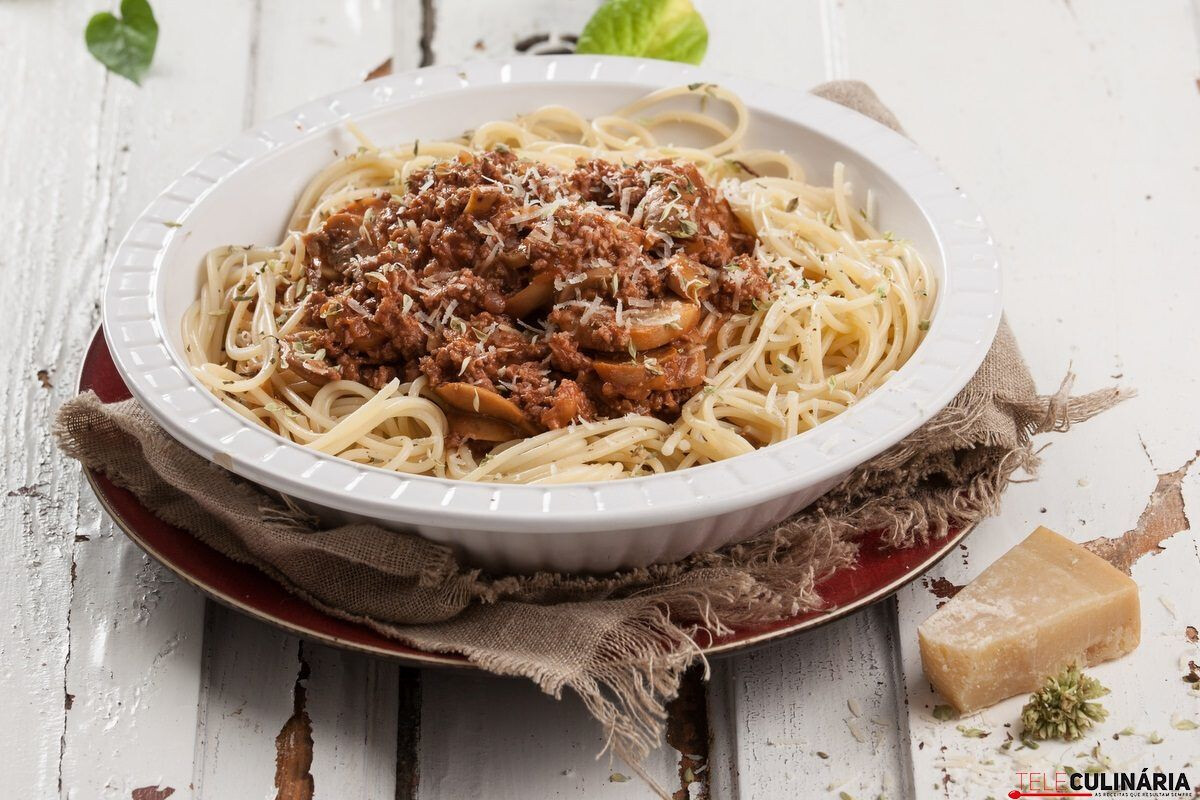 Receita de esparguete à bolonhesa simples