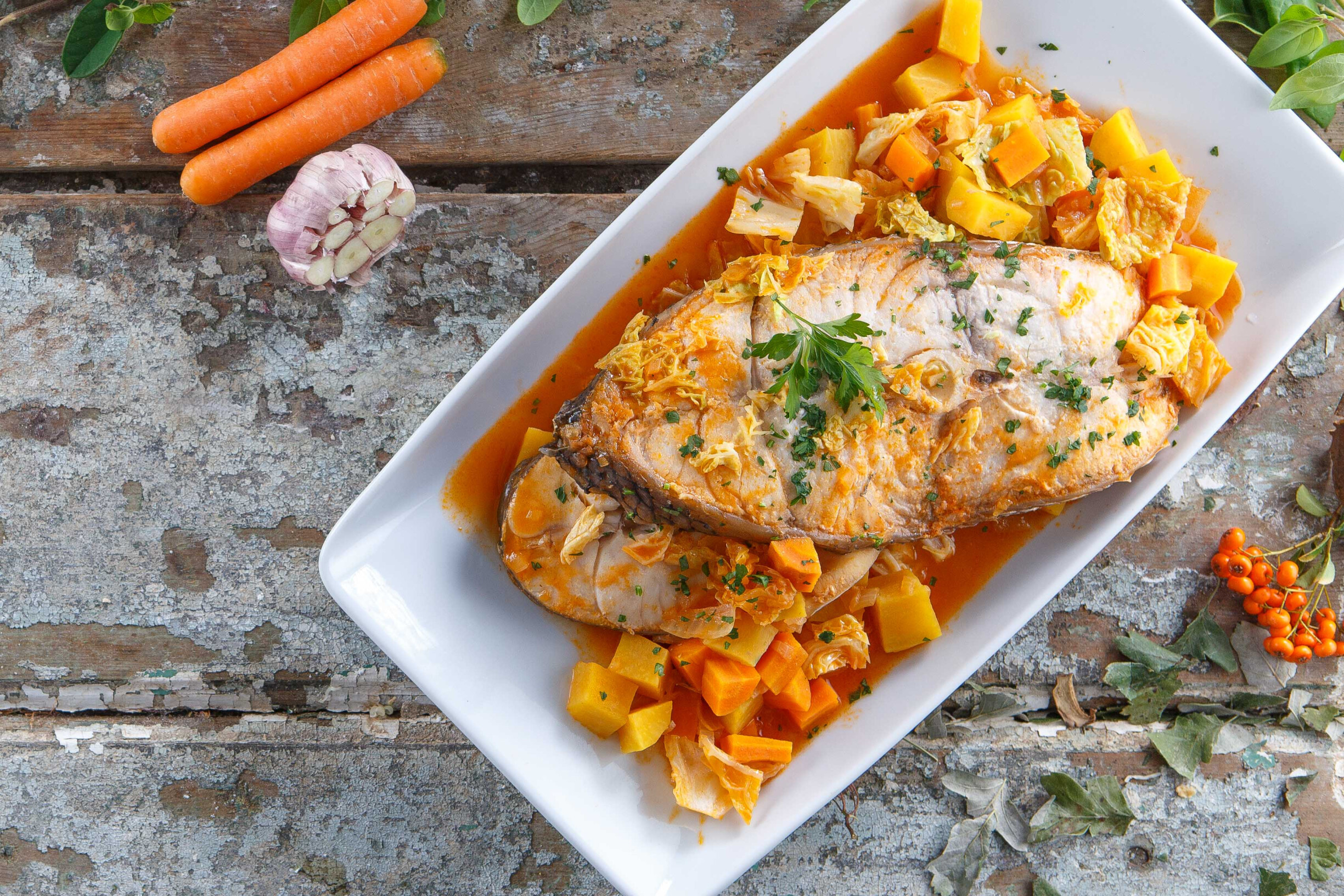 Corvina estufada com legumes