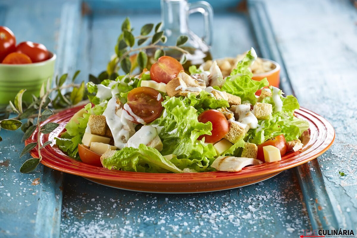 Salada césar com peito de frango