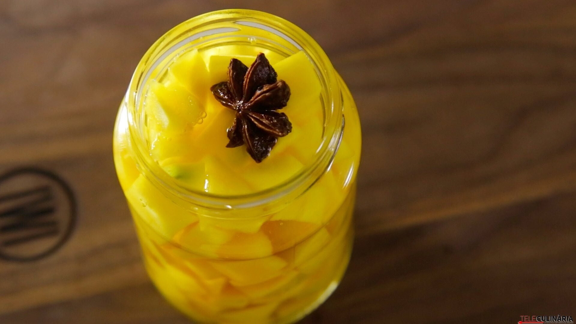 Conserva de manga e anis
