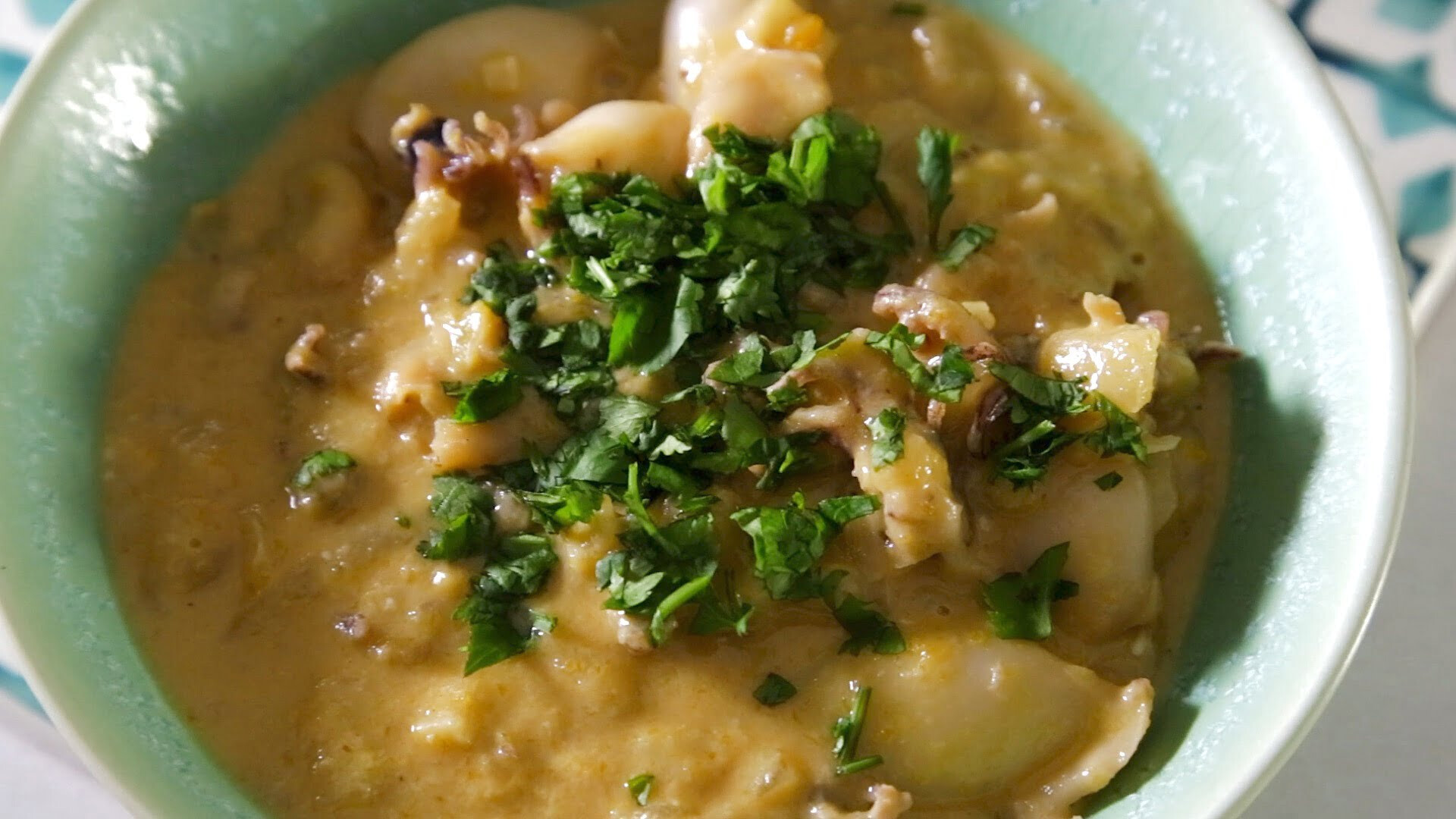 Lulas estufadas com cerveja e coentros