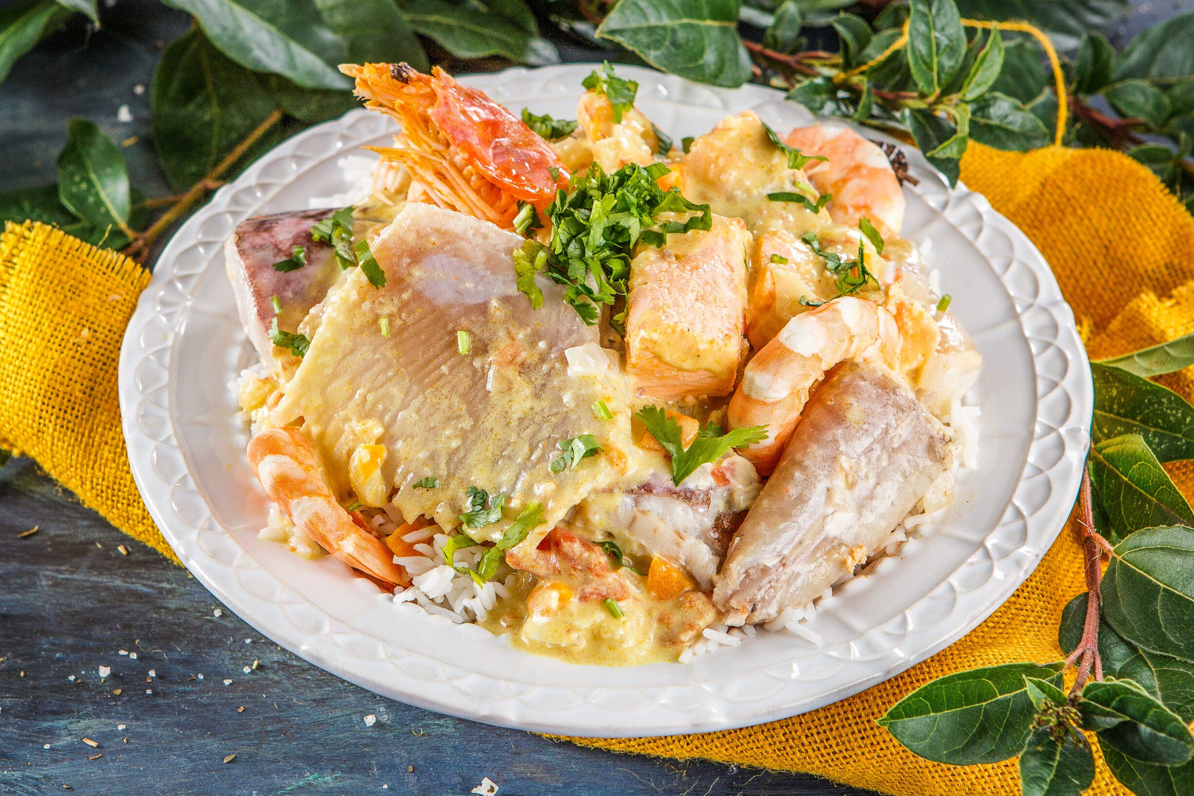 Caril de peixe com camarão