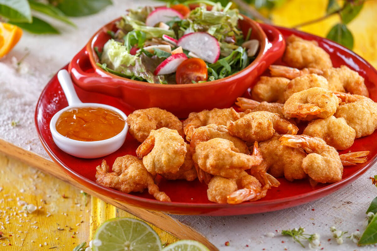 Camarões com coco e cerveja