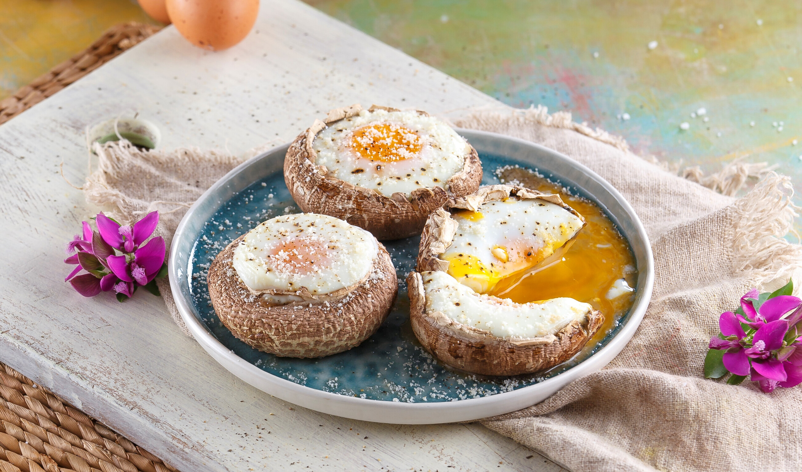 Cogumelos recheados com ovo