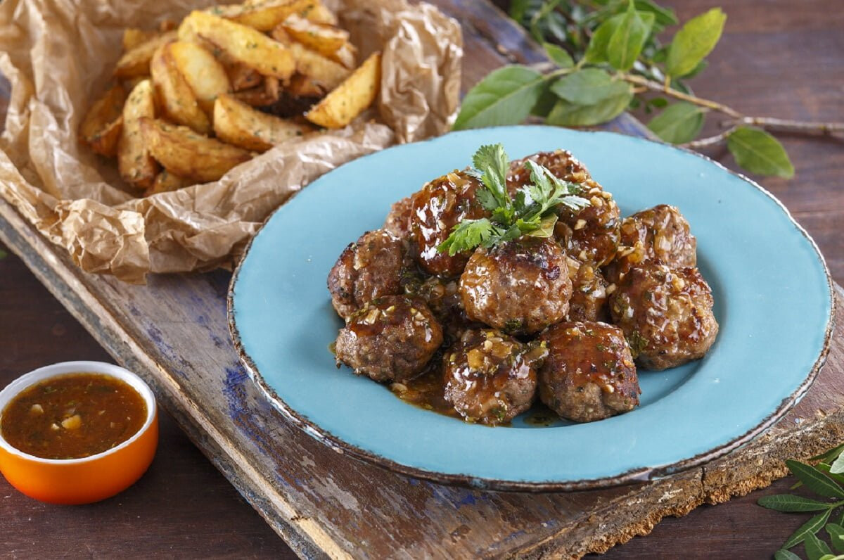 Almôndegas agridoces no forno