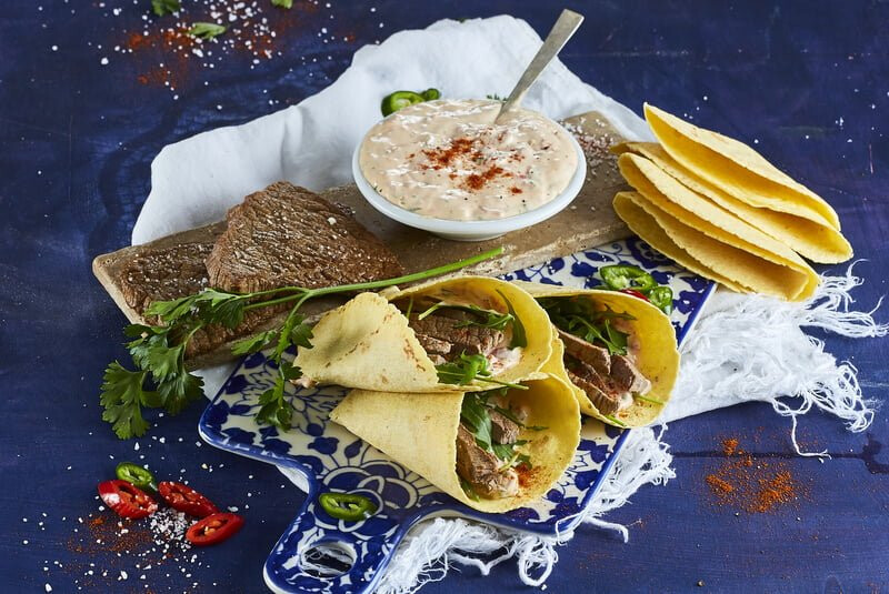 Bife de novilho grelhado com molho picante