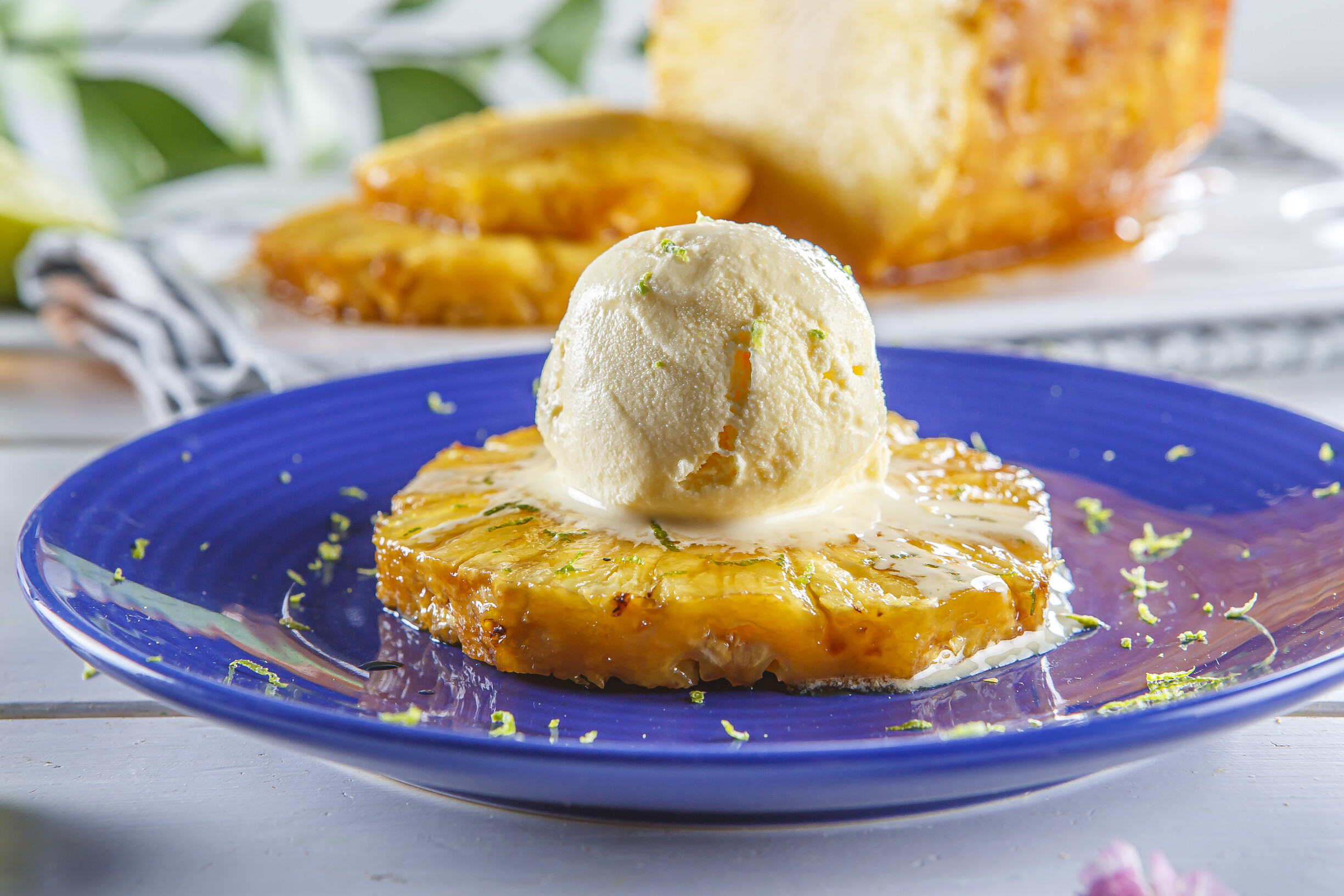 Ananás assado com gelado de baunilha