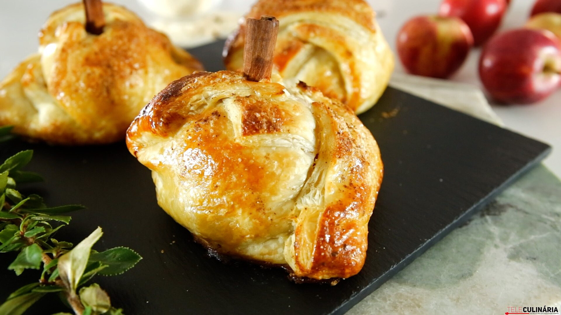 Baked apples in puff pastry